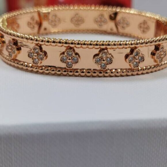 ✨✨Gold Clover Bangle - Picture 8 of 9
